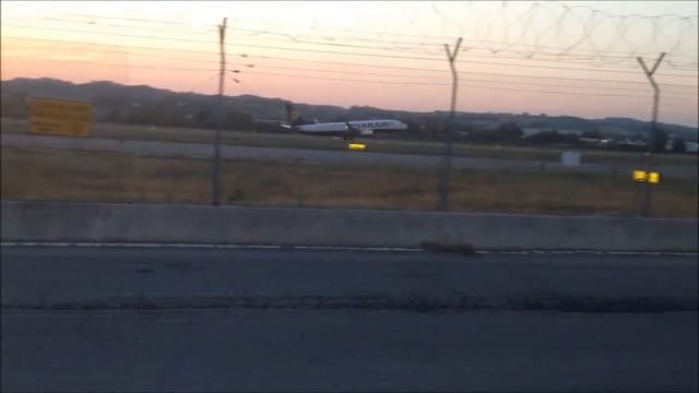 Boeing 737, Ryanair (take-off) | Pescara Airport смотреть онлайн