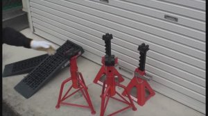 1.1 Точки установки домкрата