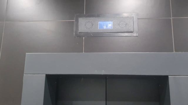 10.01.2022 Химки, Совхозная 19к2, УК ВСК, не работает левый лифт. Чинили вчера.