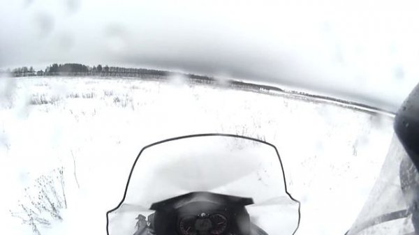 на снегоходах по полю BRP COMMANDER 600 E-TEC