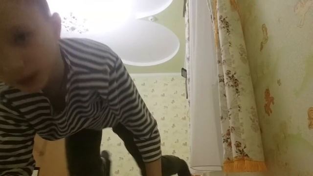 Как встать на мост с кувырка в перёд