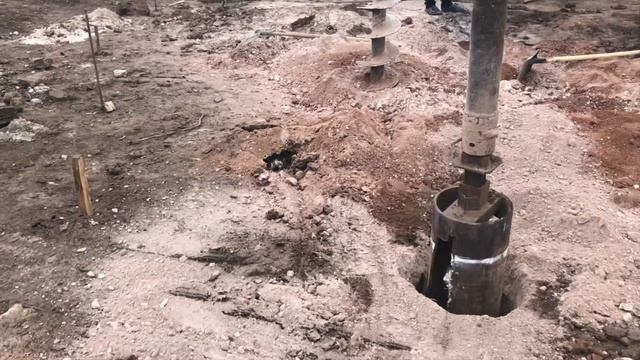 Сваи с расширением. Бурение под фундамент ямобуром ISUZU смотреть онлайн