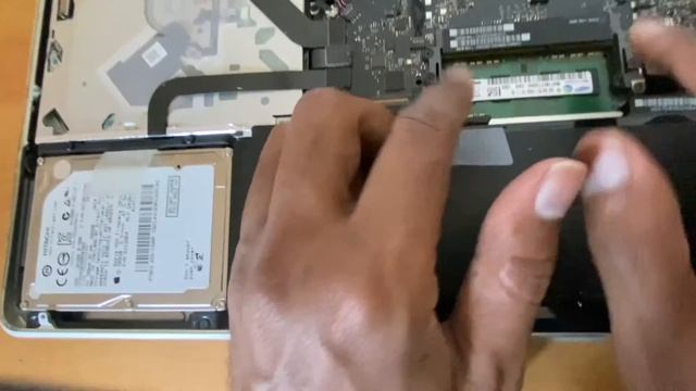 MacBook - Froze, screen flicker and turns off.. Fix it now!! смотреть онлайн