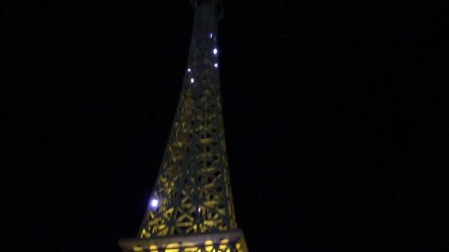 Эйфелева башня в Челябинске смотреть онлайн