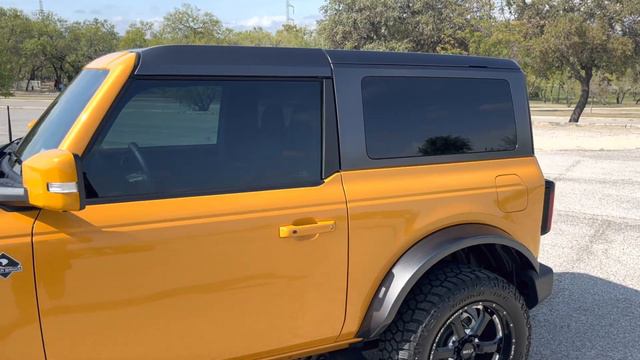 Sasquatch fender flares paint matched to hard top Bronco смотреть онлайн