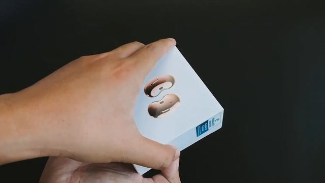 Samsung UV Sterilizer and Galaxy Buds Live Unboxing смотреть онлайн
