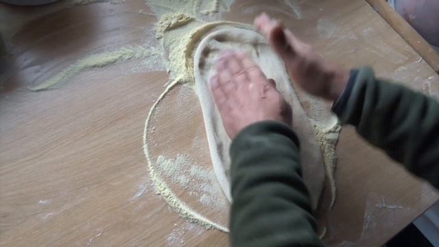 The easy Way to Stretching a Pizza in 45 Second, with Master Pizzaiolo Massimo Nocerino смотреть онлайн