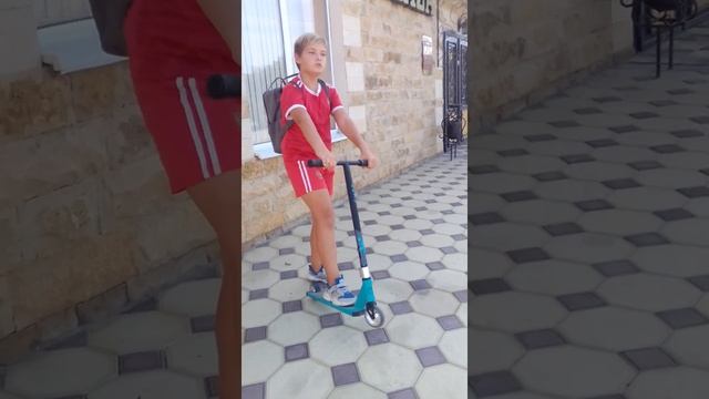 как на трюковом самокате научиться прыгать#трюковойсамокат смотреть онлайн