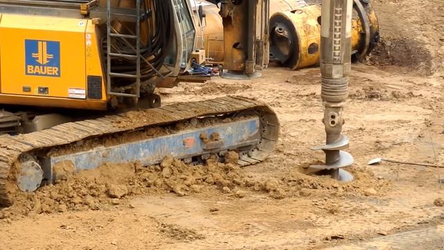 Bauer BG 36H - start of drilling смотреть онлайн