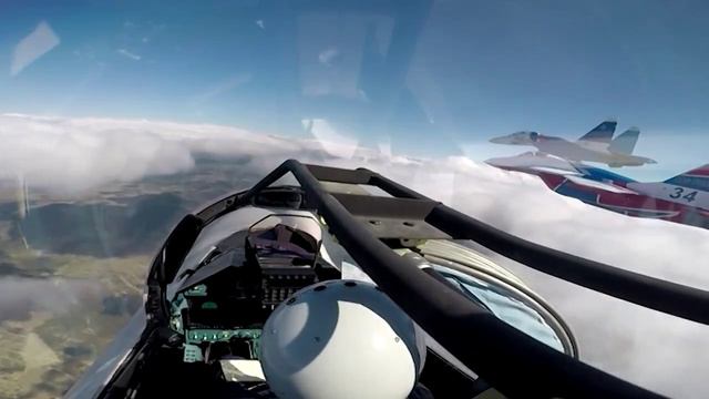 Пилотажная группа "Русские Витязи" в Барнауле смотреть онлайн