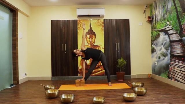Triangle Pose (Trikonasana) смотреть онлайн