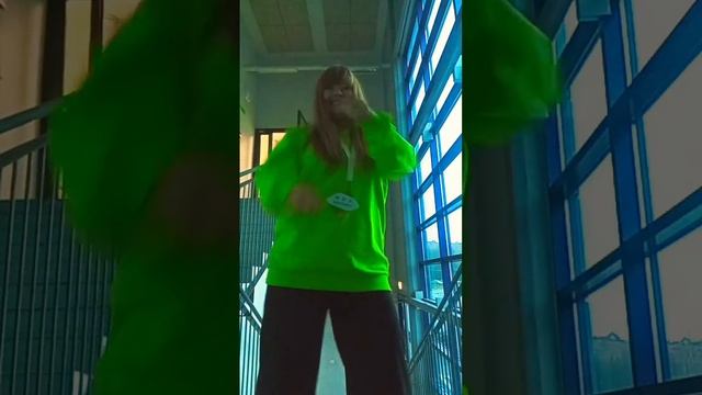Ледовый дворец. Череповец. Фестиваль ФосАгро. Танец Зомби ?? #shortsvideo #череповец #тренды #dance смотреть онлайн