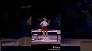 он потрогал на попу девушку (почему)