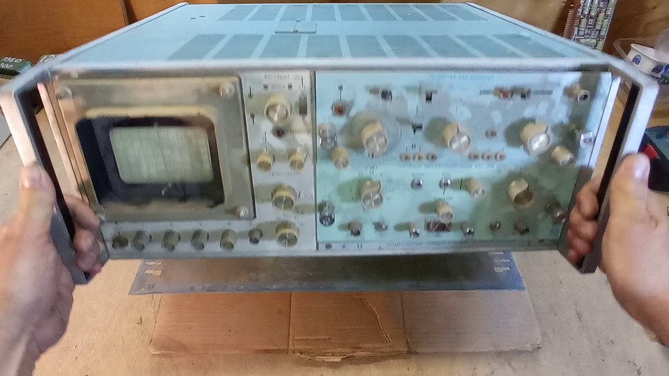 Большой, но не очень "жирный" осциллограф С8 - 12. Разборка. Приборы- драгметаллы. Золото, палладий. смотреть онлайн