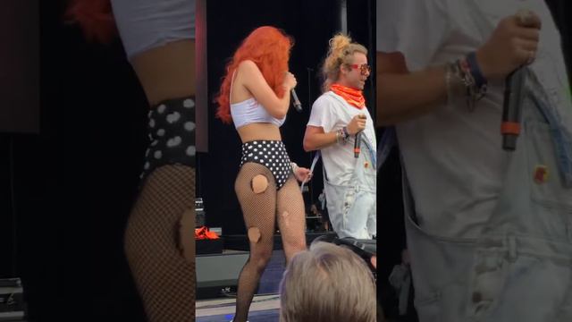 Bella Thorne - NEW SONG 2018 WITH MOD SUN (live At The Billboard Hot 100 Fest)