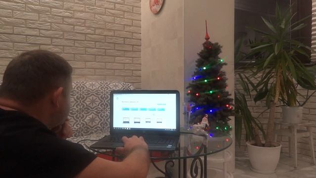 Ноутбук HP 15-ay027ur смотреть онлайн