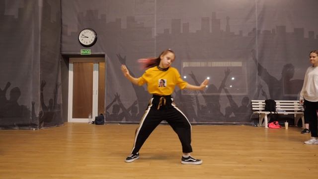 POLINA TOCHILINA / YELLA BEEZY - KEEP IT ON ME / LIL'FAM PRODUCTION смотреть онлайн