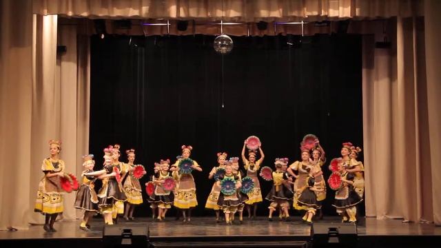 Танец "Пчёлки", в исполнении Образцового ансамбля танца "Солнышко", город Бугульма. смотреть онлайн