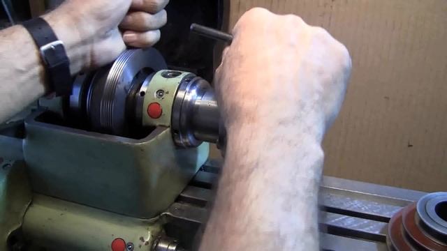 Токарный станок МН-80. УСТАНОВКА И СНЯТИЕ ТОКАРНОГО ПАТРОНА смотреть онлайн