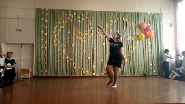 танец с масками учителей в школе 30 города Омска. от 7-2 смотреть онлайн