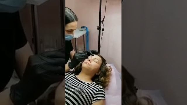 БЕЗУМНЫЙ ПАША. ИРИШКА ЧИКИ ПИКИ ПРИЕХАЛА В САЛОН ДОДЕЛЫВАТЬ ТАТУАЖ БРОВЕЙ.