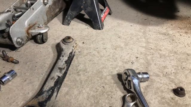 Замена задних верхних рычагов Mitsubishi Space Star смотреть онлайн