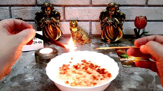 О чём сегодня говорит свеча. Гадание на воске. смотреть онлайн