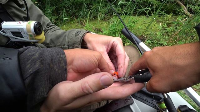 ДРУГ ВСАДИЛ КРЮЧКИ В РУКУ!!! Чем всё закончилось.Сплав НА ЛОДКЕ по ДИКОЙ РЕКЕ. Ловля ГОЛАВЛЯ. смотреть онлайн