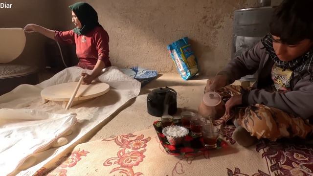 Baking bread: Maryam tries to feed the children in difficult conditions. смотреть онлайн