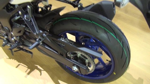 Suzuki GSX-S750 White (2020) Exterior and Interior смотреть онлайн