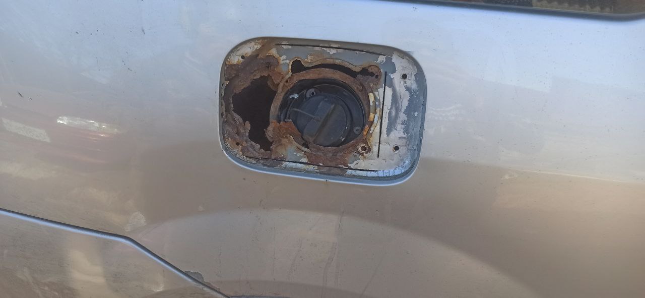 Два дня, два ремонта. Ларгус с дыркой под лючком горловины бензобака и пятнашка смотреть онлайн