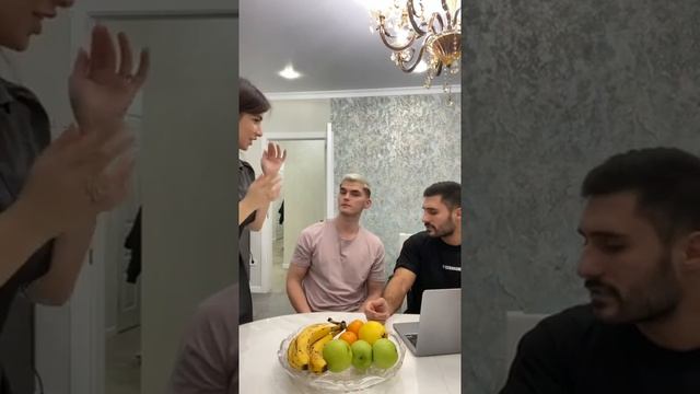 ПРИШЁЛ ДРУГ В ГОСТИ | ЖЕНА ВЫХУХОЛЬ?? | САРКИС И ЭКА | СЕИЕЙНЫЕ ПРИКОЛЫ 2022 год смотреть онлайн