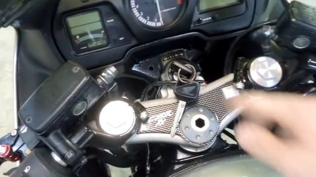 Honda CBR1100XX BLACKBIRD 2001г. Номер рамы: SC35-1000548 Есть в аукционной статистике смотреть онлайн