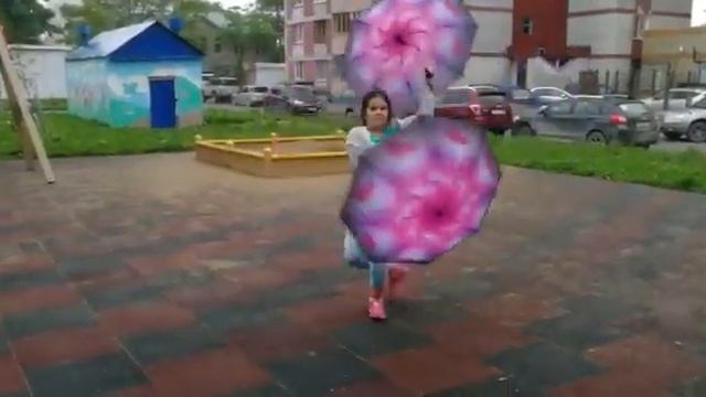 Шербургские зонтики в нашем дворе ☂️☂️ смотреть онлайн
