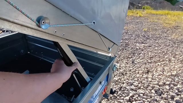 Прицеп Tavials A2012, что отпало за год, плюс НОВИНКА от Тавиалс механизм подъёма тента смотреть онлайн
