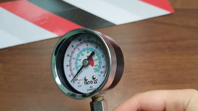 Манометр для грузовых автомобилей YATO, 0,5-15 BAR, 0-220 psi, сталь, YT-24301 смотреть онлайн