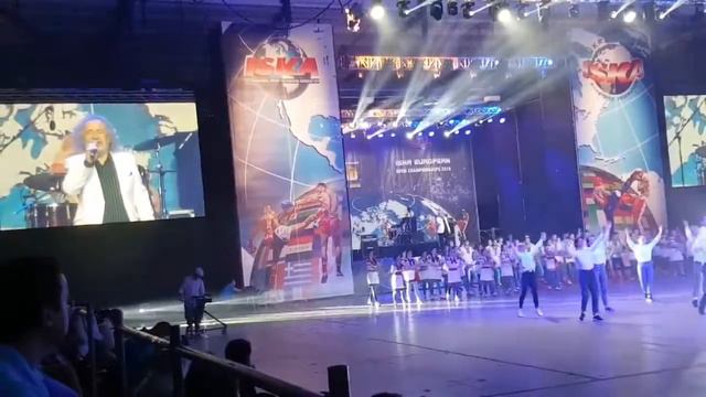 Тарас Петриненко із піснею " Україно"! смотреть онлайн