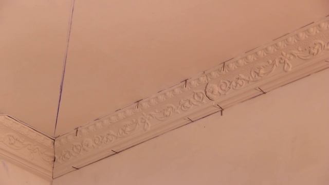 Как сделать потолочный плинтус и установить падугу своими руками смотреть онлайн
