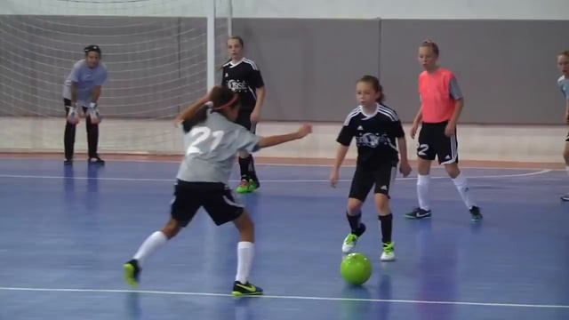 Girls Soccer Joga Bonito SC Futsal U11 U12 Amazing Skills and Footwork смотреть онлайн