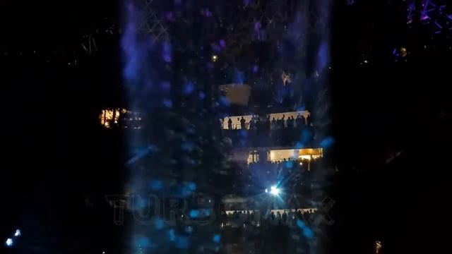 SINGAPORE JEWEL CHANGI AIRPORT Водопад в аэропорту  Сингапур,лазерное шоу.