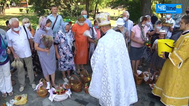 Чтоб был мир и ушла вся нечисть черниговцы рассказали, почему идут святить корзины на Яблочного Спа смотреть онлайн