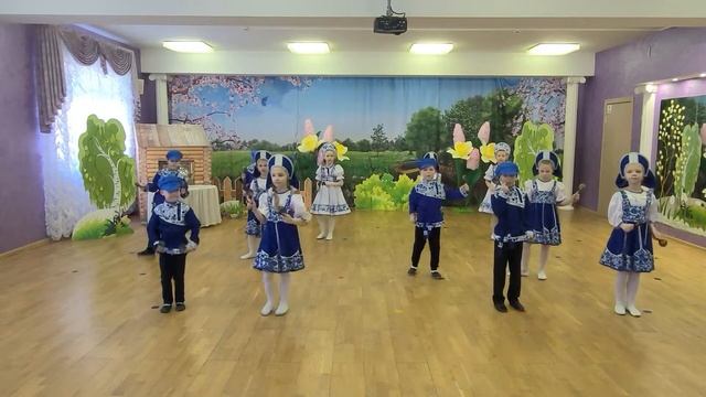 Танец "Ложкари" Подготовительная группа "Светлячки" смотреть онлайн