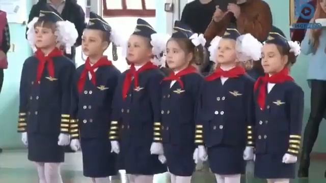 Девочек в юнармии учат ходить строем смотреть онлайн