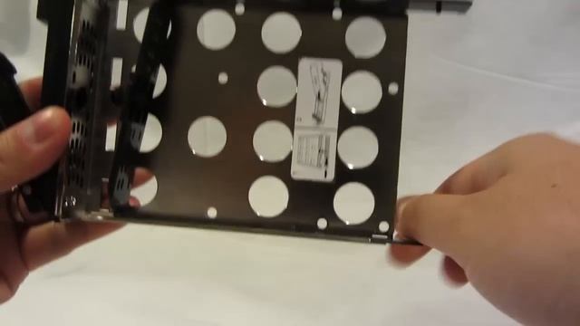 How to Use the ReadyNAS Tool-Less Hard Drive Tray | NETGEAR смотреть онлайн