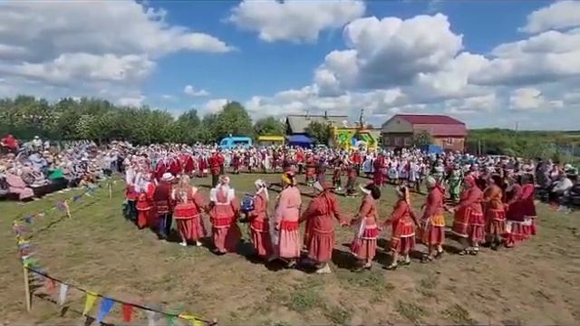 В деревне Юкачи прошел Церковный праздник явление иконы Казанской Божией Матери. смотреть онлайн