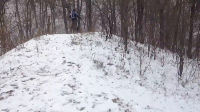 Вова и ротвейлер Паро разминаются перед основной тренировкой. смотреть онлайн