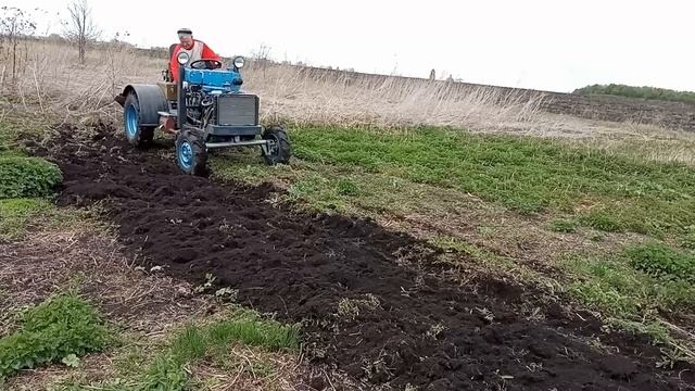 Испытание самодельного трактора на пахоте смотреть онлайн
