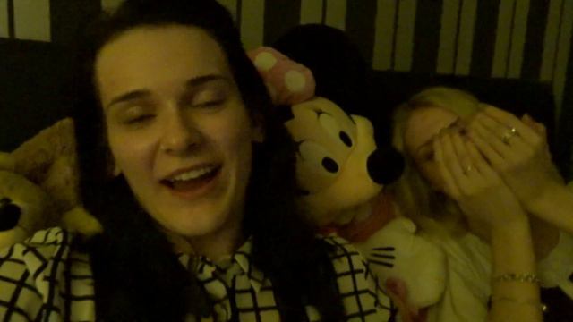 VLOG: SLEEPOVER REUNION WITH HANNAH & ALICE! смотреть онлайн