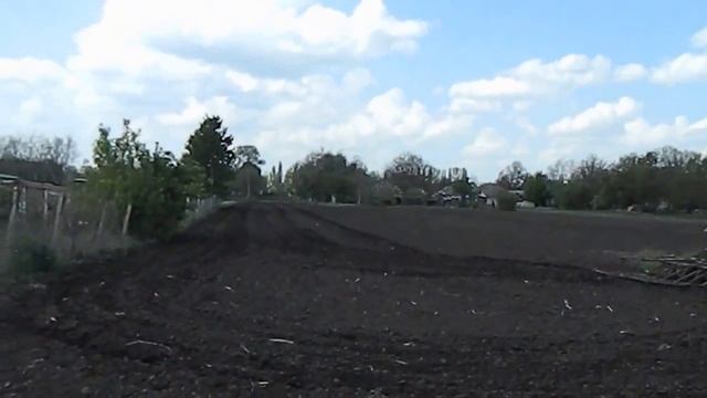 МТЗ-80 .Культивация садовым культиватором. смотреть онлайн