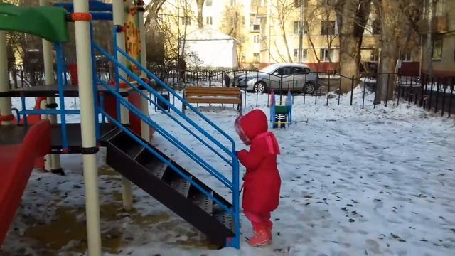 Прогулка на новой детской площадке смотреть онлайн